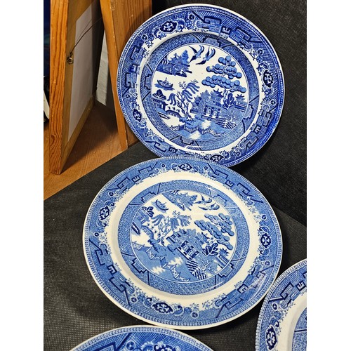 44 - A collection of assorted plates to include 4x Booths willow decorated plates, 7x willow pattern plat... 