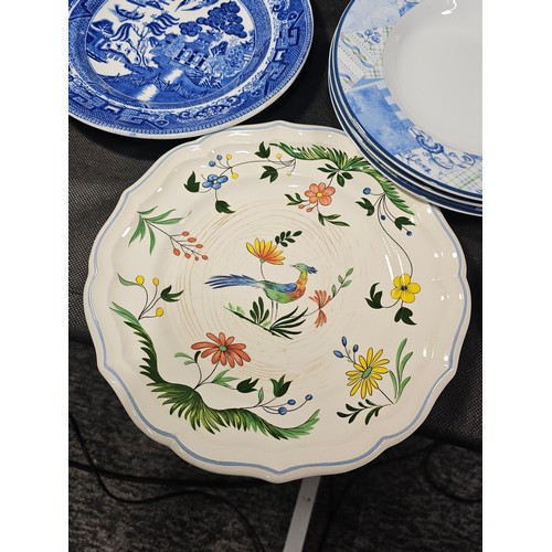 44 - A collection of assorted plates to include 4x Booths willow decorated plates, 7x willow pattern plat... 