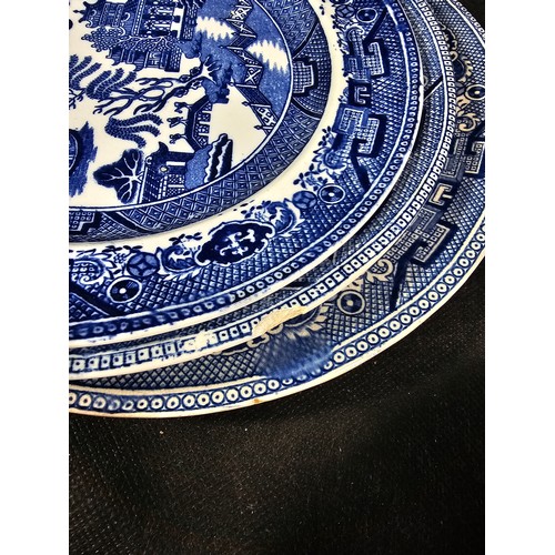 44 - A collection of assorted plates to include 4x Booths willow decorated plates, 7x willow pattern plat... 