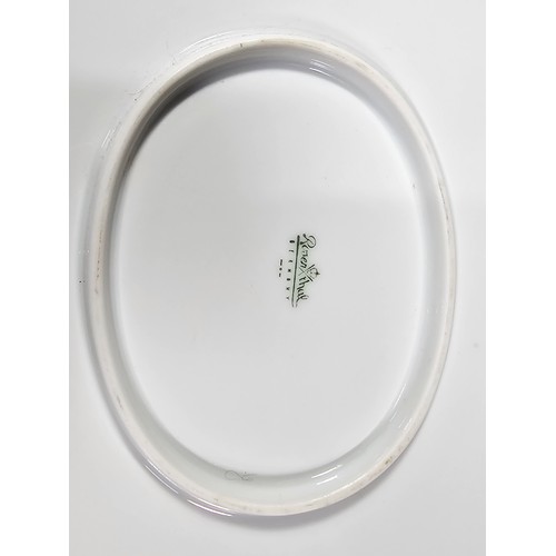 46 - 19x piece partial dinner set by Rosenthal, all with gilt edging all in good order to include side pl... 