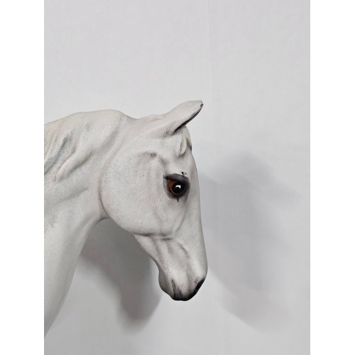 66 - A collection of 5x Royal Doulton horse figures to include Desert Orchid on a wooden plinth, 2x bay m... 