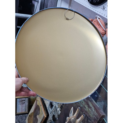 88 - A good quality reproduction tin circular sign for Guinness with Toucans to the front. The sign is in... 