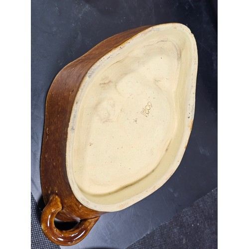 99 - A collection of 5 jelly moulds in earthenware to include 3 fish design moulds, a brown glaze mould a... 