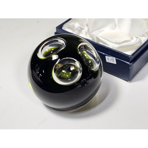 112 - A quantity of 5x paperweights to include 2x boxed Caithness paperweights, an Mdina paperweight with ... 