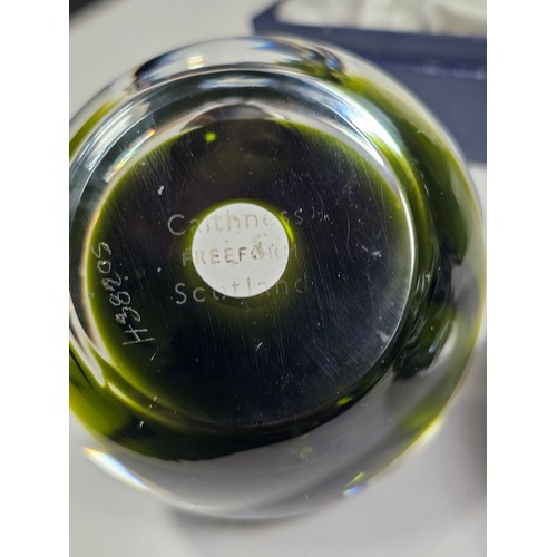 112 - A quantity of 5x paperweights to include 2x boxed Caithness paperweights, an Mdina paperweight with ... 