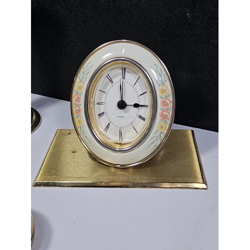 113 - Collection of assorted brass ware to include a Raynard quartz carriage clock with an enamel dial, a ... 
