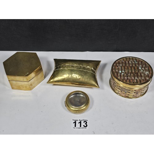 113 - Collection of assorted brass ware to include a Raynard quartz carriage clock with an enamel dial, a ... 