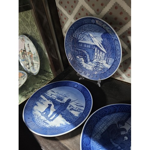 118 - A collection of 10x Christmas themed Royal Copenhagen plates all with different Christmas related pi... 