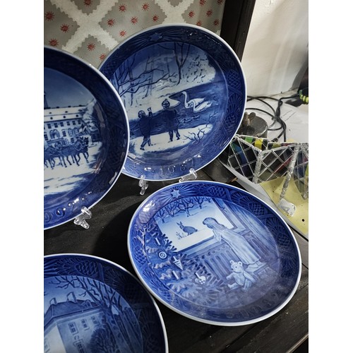 118 - A collection of 10x Christmas themed Royal Copenhagen plates all with different Christmas related pi... 