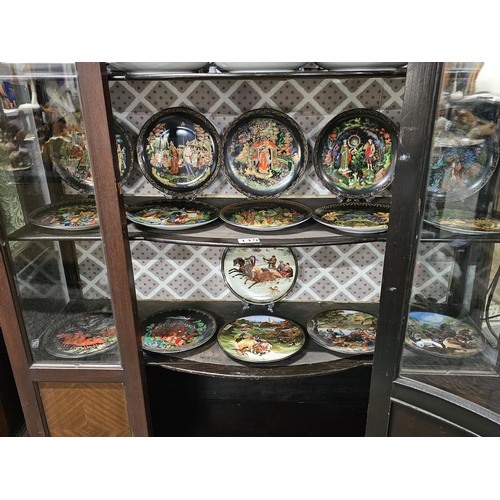 119 - A collection of 17x hand painted picture plates to include a set of 10x Russian picture plates by Ga... 