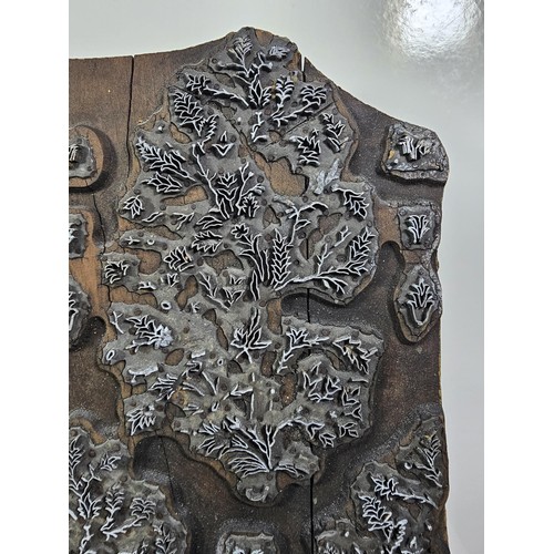 126 - 2x good quality antique large wooden print blocks, one with a leaf design the other with one having ... 