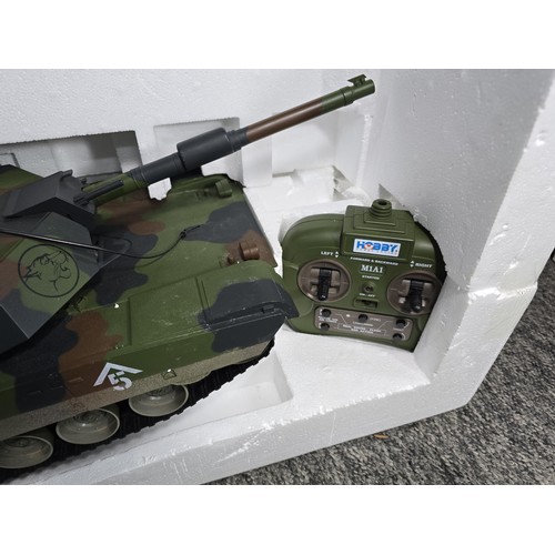 148 - Large boxed Hobby Engine 1:16 scale M1A1 Abrams Tank is a plastic model replica of a military tank w... 