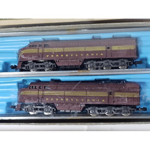 139 - A collection of fifteen N gauge locomotives and carriages predominantly by Fleischnmann (piccolo), t... 