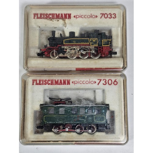 139 - A collection of fifteen N gauge locomotives and carriages predominantly by Fleischnmann (piccolo), t... 