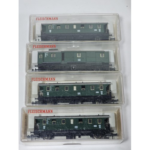 139 - A collection of fifteen N gauge locomotives and carriages predominantly by Fleischnmann (piccolo), t... 
