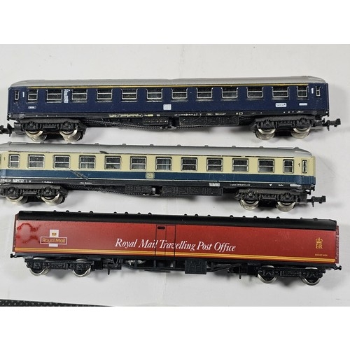 139 - A collection of fifteen N gauge locomotives and carriages predominantly by Fleischnmann (piccolo), t... 