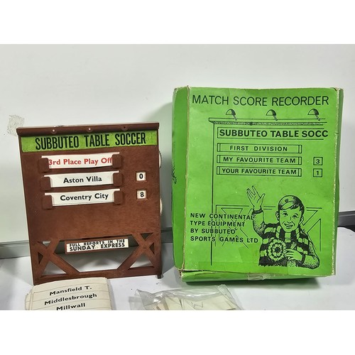141 - A quantity of Subbuteo items to include a vintage Brazil team which is complete, Manchester United i... 