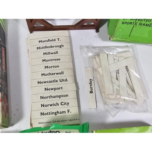 141 - A quantity of Subbuteo items to include a vintage Brazil team which is complete, Manchester United i... 