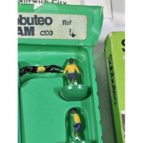 141 - A quantity of Subbuteo items to include a vintage Brazil team which is complete, Manchester United i... 