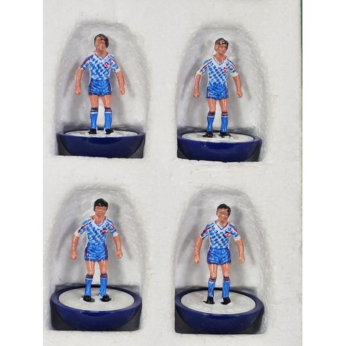 141 - A quantity of Subbuteo items to include a vintage Brazil team which is complete, Manchester United i... 