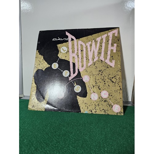 190 - A box containing a quantity of assorted LP's of different genre, to include Wings, Pink Floyd, David... 