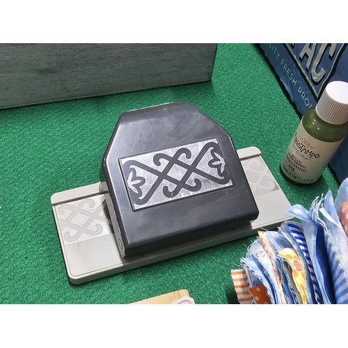 175 - Large collection of collectables to include ink stamps, bark effect pillar candle holder with heart ... 