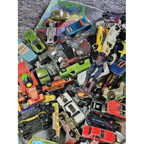 177 - A very large collection of diecast assorted vehicles, to include matchbox, Lledo, dinky etc, all in ... 