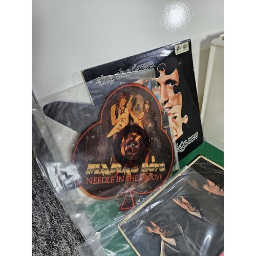 189 - Box containing a large quantity of Lp's of various genre to include Carpenters, Blue, Pink Floyd, Jo... 