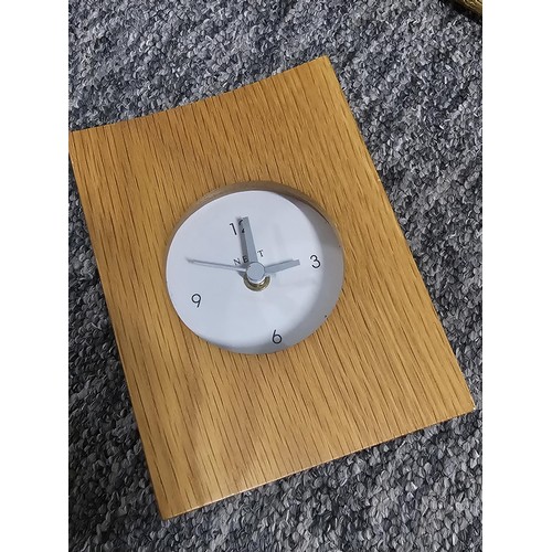200 - Small quantity of clocks to include a good quality wooden mantle clock striking on a coiled gong com... 