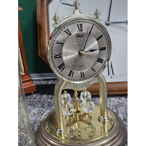 200 - Small quantity of clocks to include a good quality wooden mantle clock striking on a coiled gong com... 