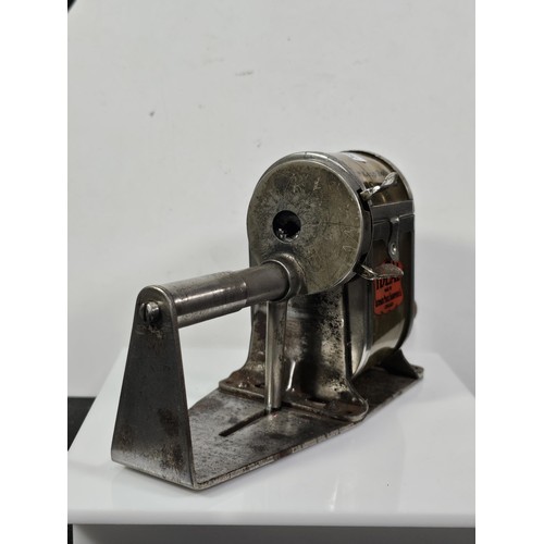 212 - A good quality vintage well preserved Ideal, hand crank pencil sharpener featuring its original labe... 