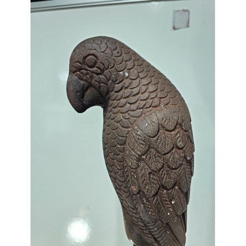 216 - A good quality metal outdoor parrot formed ornament on a metal base, the parrot is well detailed and... 