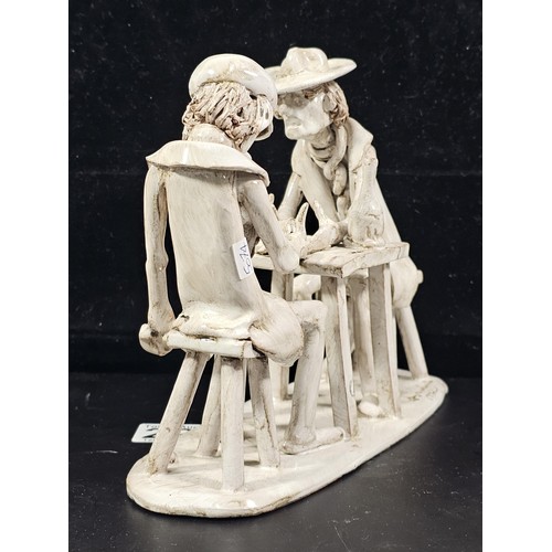226 - A good quality Italia vintage signed Dino Bencini figurine set of 2 gents playing cards, the set is ... 