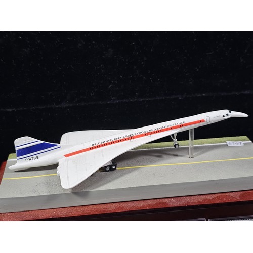 228 - A wooden mounted resin figure of Concorde showing Concorde taking off with the Air France insignia. ... 