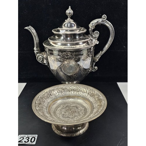 230 - A good quality silver plated teapot with Garland engraving around the sides, the teapot is in good o... 