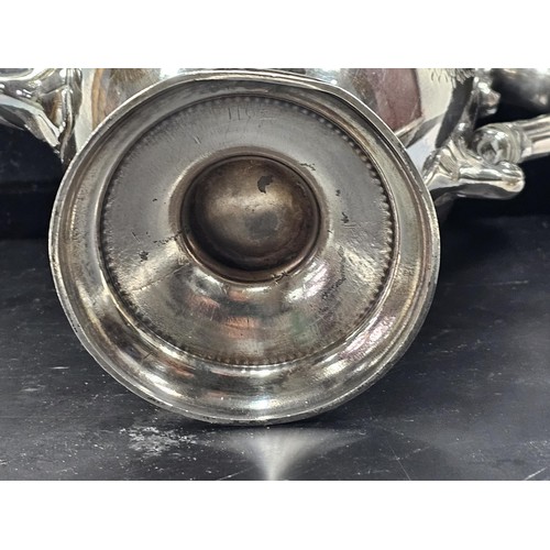 230 - A good quality silver plated teapot with Garland engraving around the sides, the teapot is in good o... 
