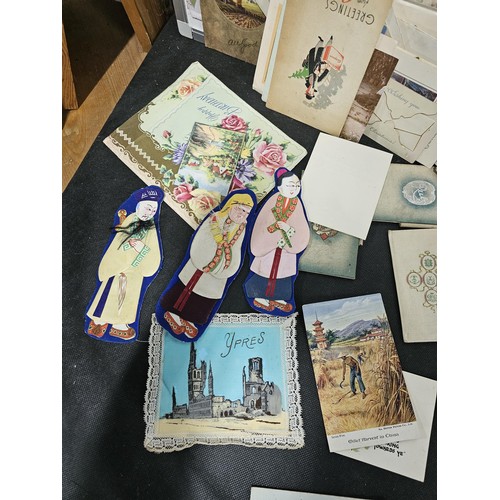 215B - A very large quantity of early vintage and some antique greeting cards and birthday cards etc along ... 