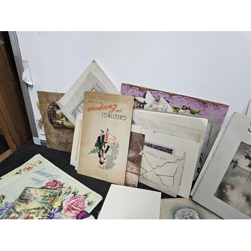 215B - A very large quantity of early vintage and some antique greeting cards and birthday cards etc along ... 