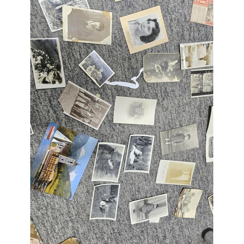 215D - A very large quantity of early vintage and antique photographs covering various subjects, some inter... 