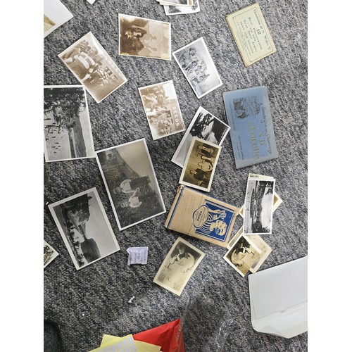 215D - A very large quantity of early vintage and antique photographs covering various subjects, some inter... 