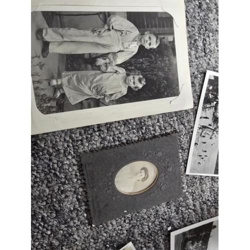 215D - A very large quantity of early vintage and antique photographs covering various subjects, some inter... 