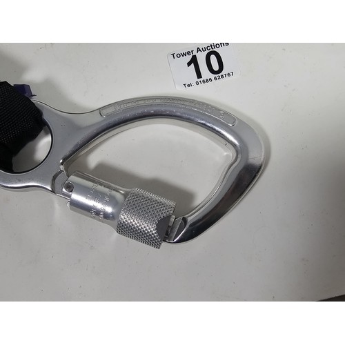 10 - Set of Industrial Safety Lanyard Hooks (3 pcs) Three pieces of industrial fall‑arrest hardware compr... 