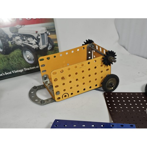 24 - A small quantity of Meccano, to include a partially built armoured car and a trailer along with a co... 