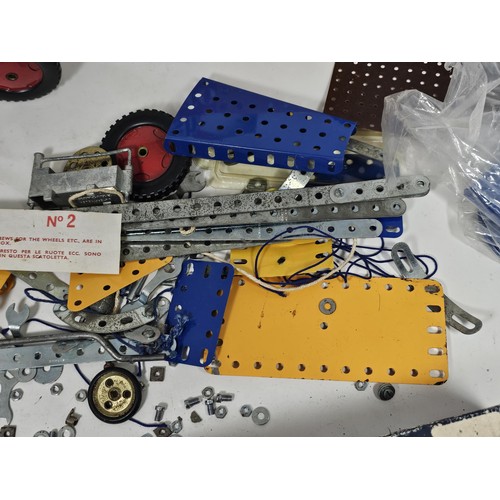 24 - A small quantity of Meccano, to include a partially built armoured car and a trailer along with a co... 