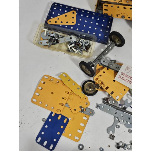 24 - A small quantity of Meccano, to include a partially built armoured car and a trailer along with a co... 
