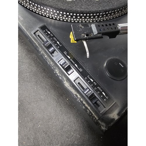 40 - 2 x Behringer sound lab belt driven manual turn tables, both with the model number DLP1600, both wit... 