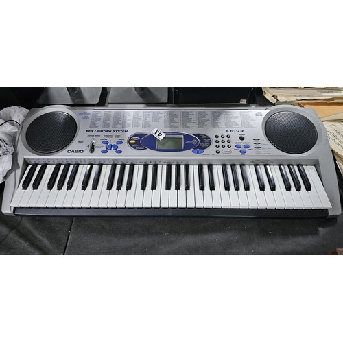 43 - A Casio keyboard model LK-43 with 100 preset tones and 50 rhythm, complete with digital display to t... 