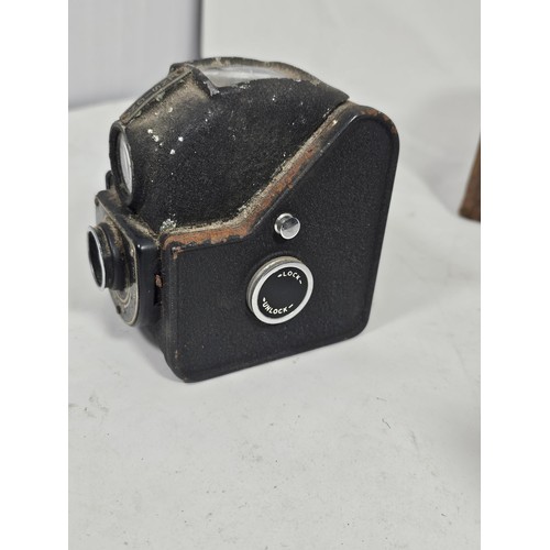 47 - A collection of 3 antique cameras, to include a Vario concertina camera, a cased number 2 Brownie ca... 