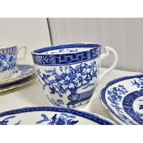 90 - A quantity of collectable ceramics to include 9x pieces of Dresden ceramics to include 2x trios a cu... 