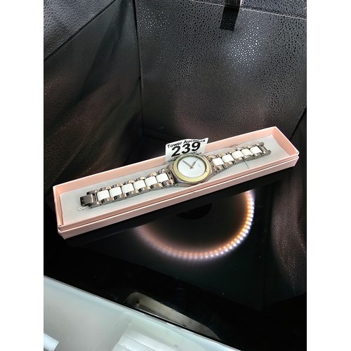 216 - A good quality Swatch Swiss Irony ladies wristwatch having a clean white dial with a cream Bezel and... 
